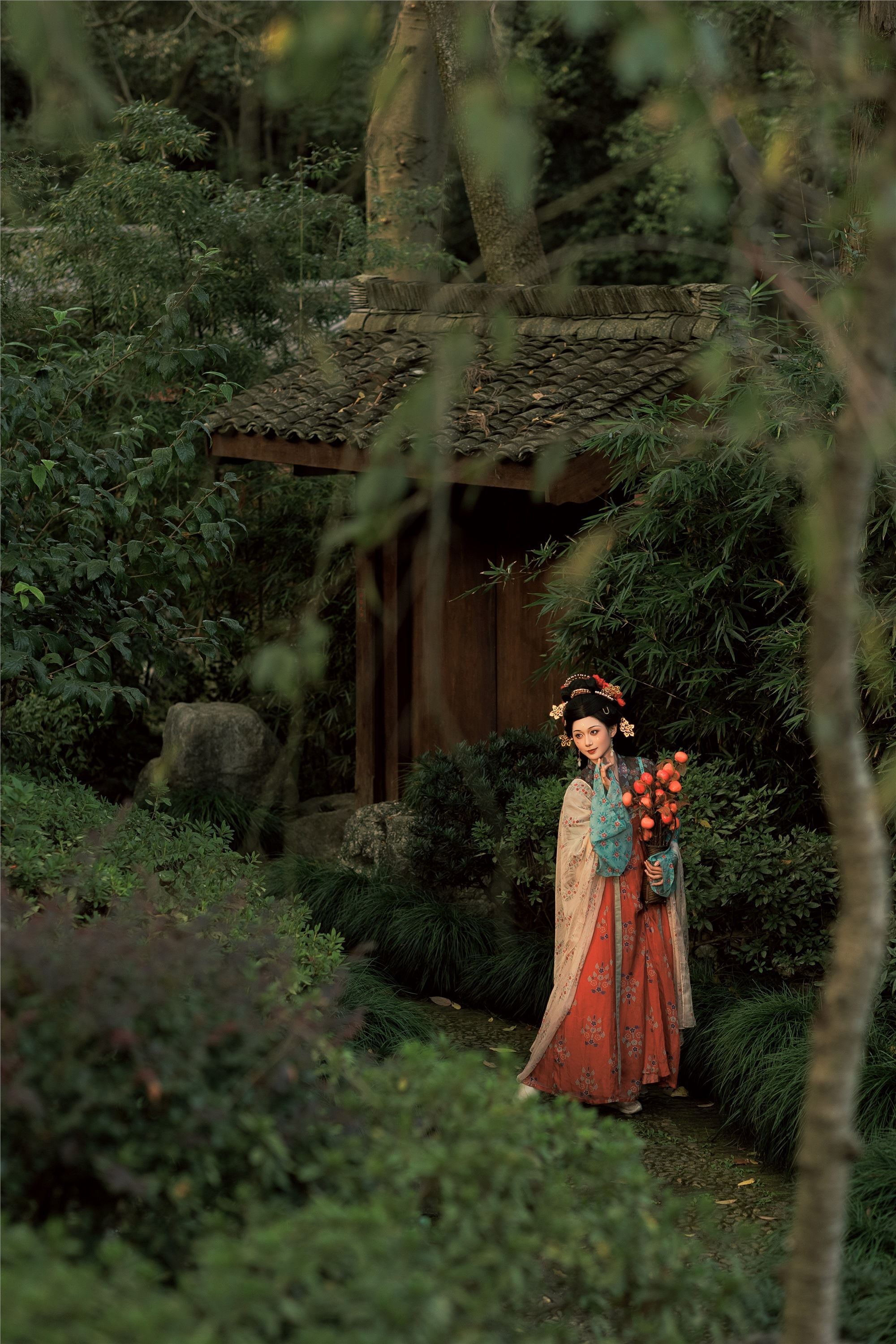 YITUYU艺图语 2025.01.12 山寺踏秋 郑钰熙